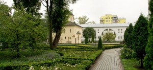 Озеленение территории Храма Благовещения в Петровском парке.